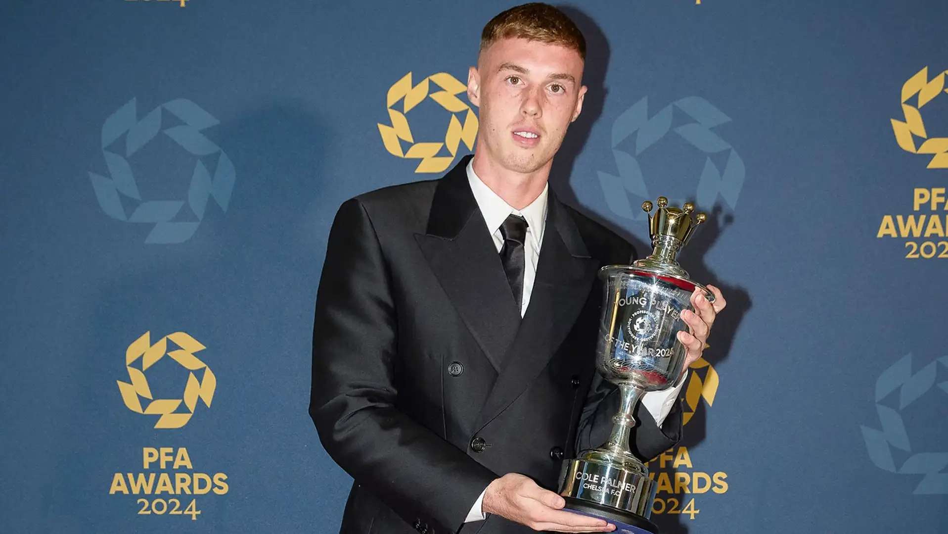 Cole Palmer wins Men's PFA Young Player of the Year award