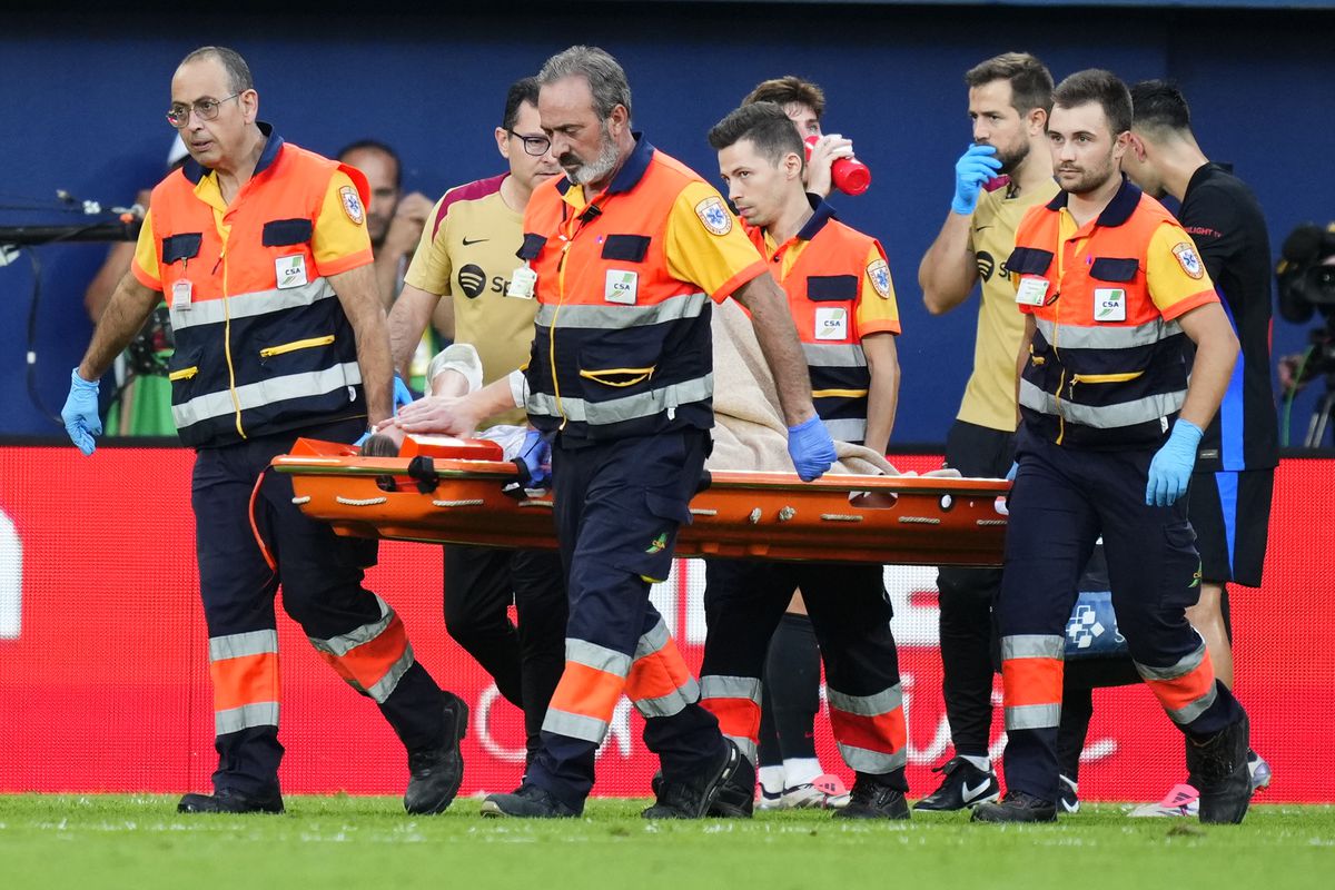 Goalkeeper Ter Stegen left Barcelona match on a stretcher after serious knee injury