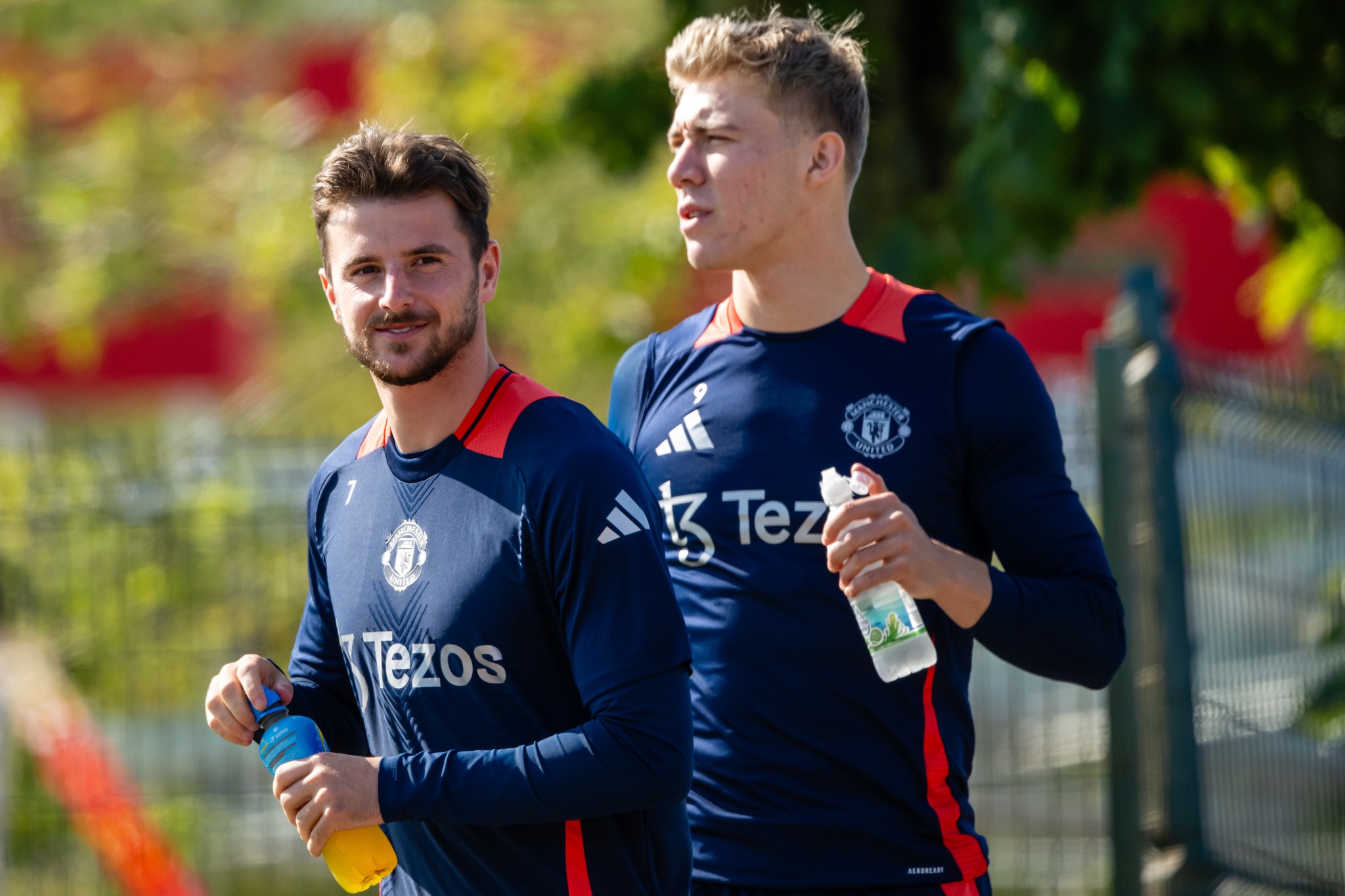 Rasmus Hojlund and Mason Mount back in team training