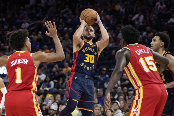 November 20, 2024; San Francisco, California, USA; Golden State Warriors guard Stephen Curry (30) shoots the basketball against Atlanta Hawks forward Jalen Johnson (1) and center Clint Capela (15) during the fourth quarter at Chase Center. (Photo: Kyle Terada-Imagn Images/REUTERS)