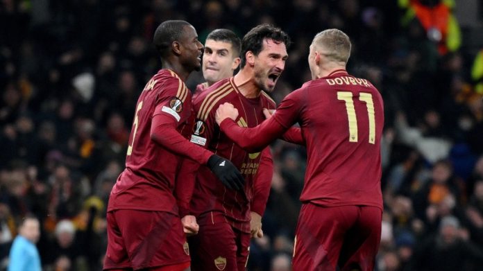 Mats Hummels' late tap-in ensured Roma snatched a deserved 2-2 draw against Tottenham in the Europa League.