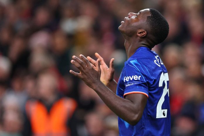 Caicedo looks up and raises his hands in celebration after scoring for Chelsea against Manchester United.