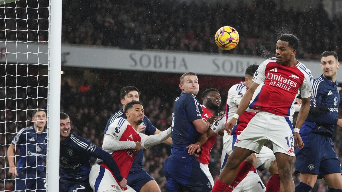 Arsenal's Jurrien Timber heads the ball to score his side's first goal during the English Premier League soccer match against Manchester United. Picture: AP Photo/Kirsty Wigglesworth