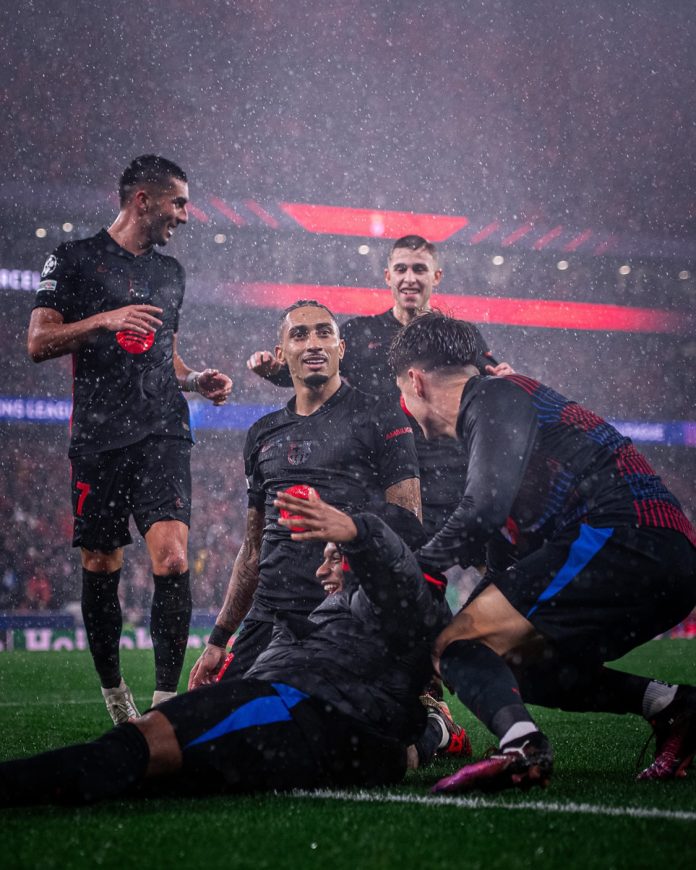 Barcelona's Raphinha celebrates with teammates after scoring their fifth goal at Benfica [Rodrigo Antunes/Reuters]