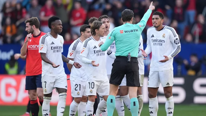 Jude Bellingham could not believe he'd been sent off by referee José Luis Munuera Montero / Juan Manuel Serrano Arce/GettyImages