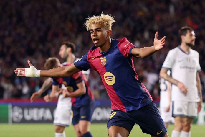 Lamine Yamal celebrates scoring Barcelona's first goal of the night against Inter:Carl Recine / GETTY IMAGES EUROPE